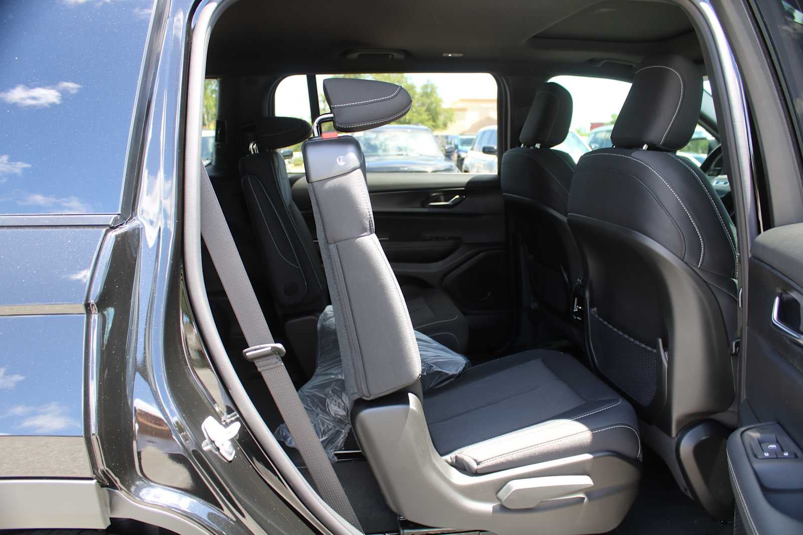 2025 Jeep Grand Cherokee GRAND CHEROKEE L LAREDO X 4X2