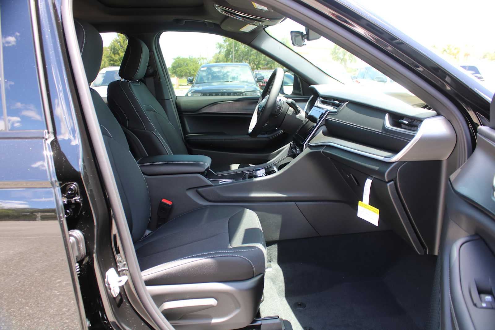 2025 Jeep Grand Cherokee GRAND CHEROKEE L LAREDO X 4X2