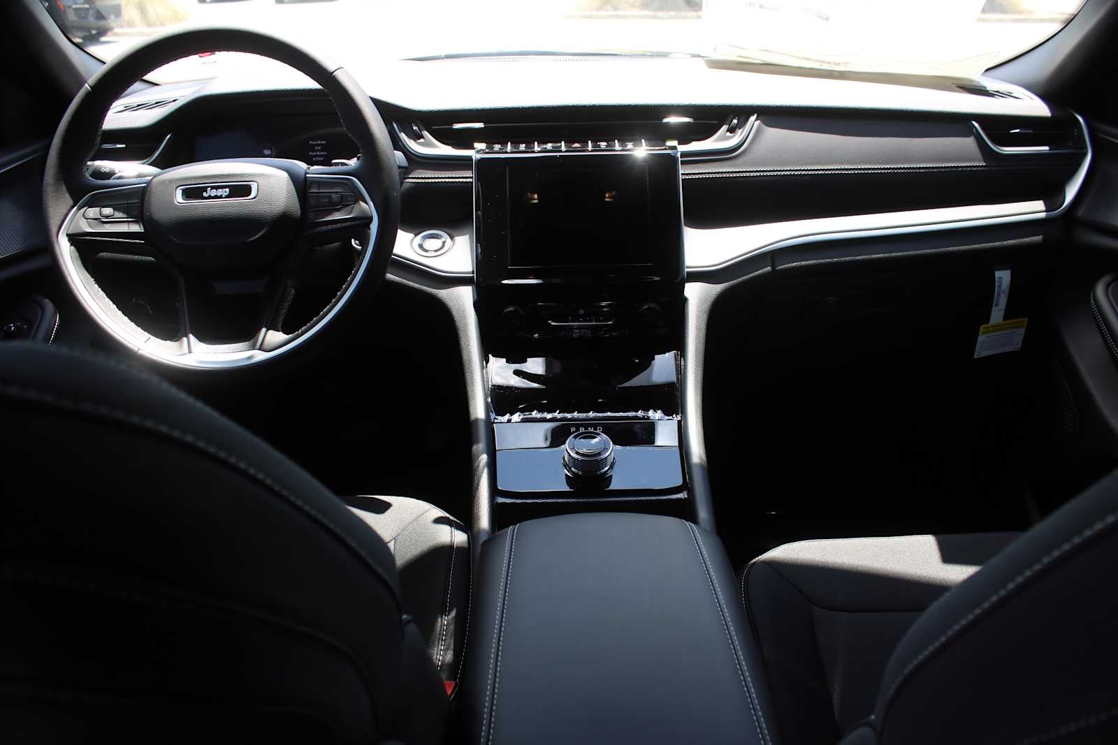 2025 Jeep Grand Cherokee GRAND CHEROKEE L LAREDO X 4X2