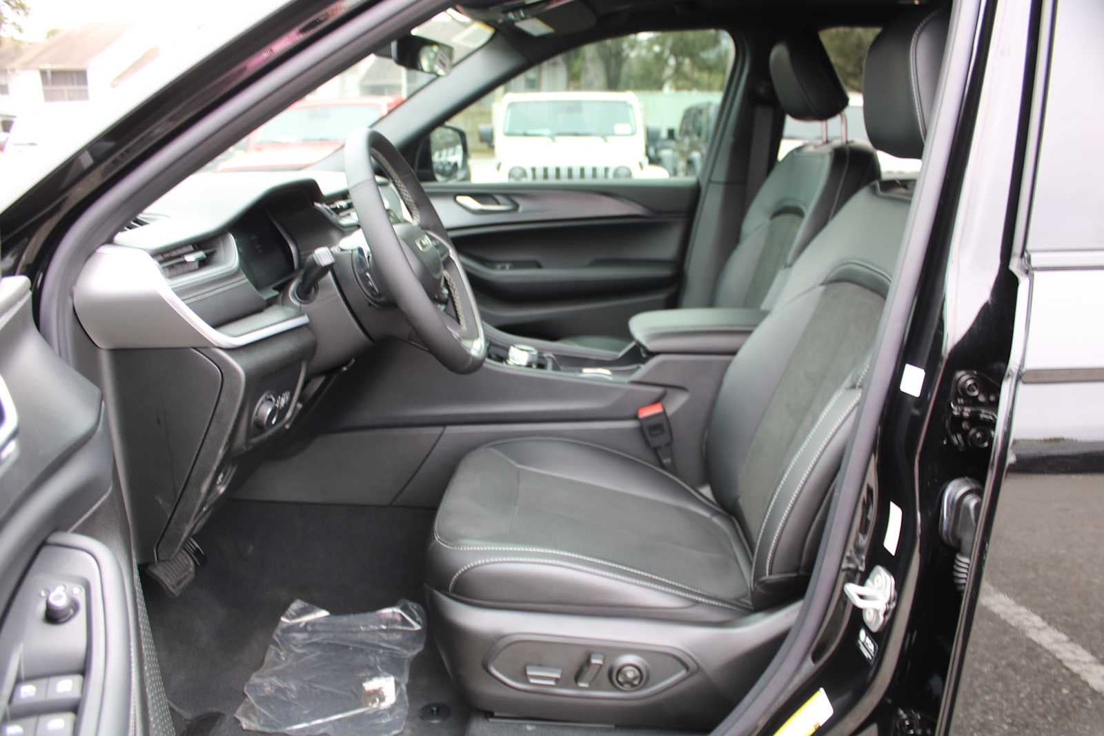 2025 Jeep Grand Cherokee GRAND CHEROKEE L ALTITUDE X 4X2