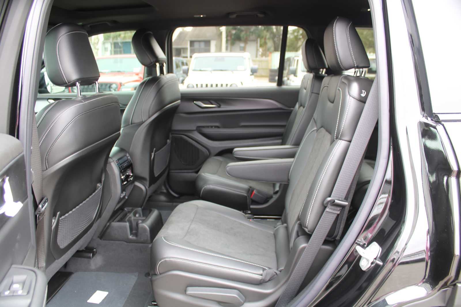 2025 Jeep Grand Cherokee GRAND CHEROKEE L ALTITUDE X 4X2