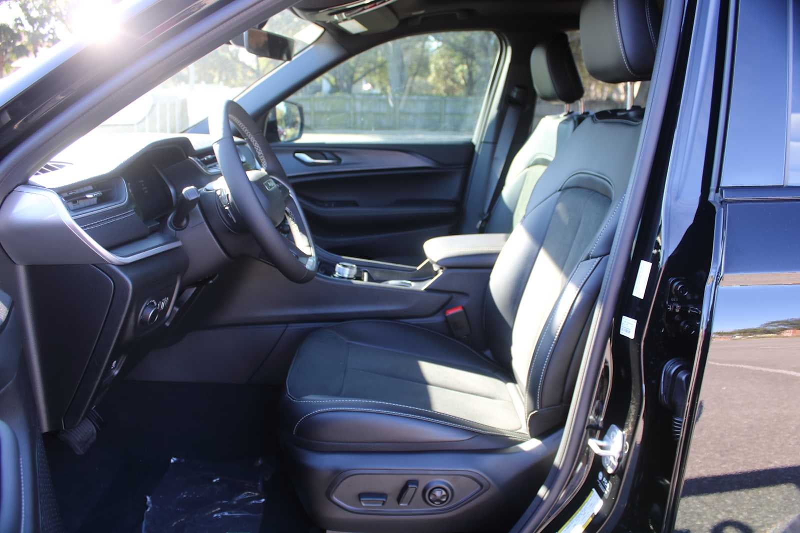 2025 Jeep Grand Cherokee GRAND CHEROKEE L ALTITUDE X 4X2