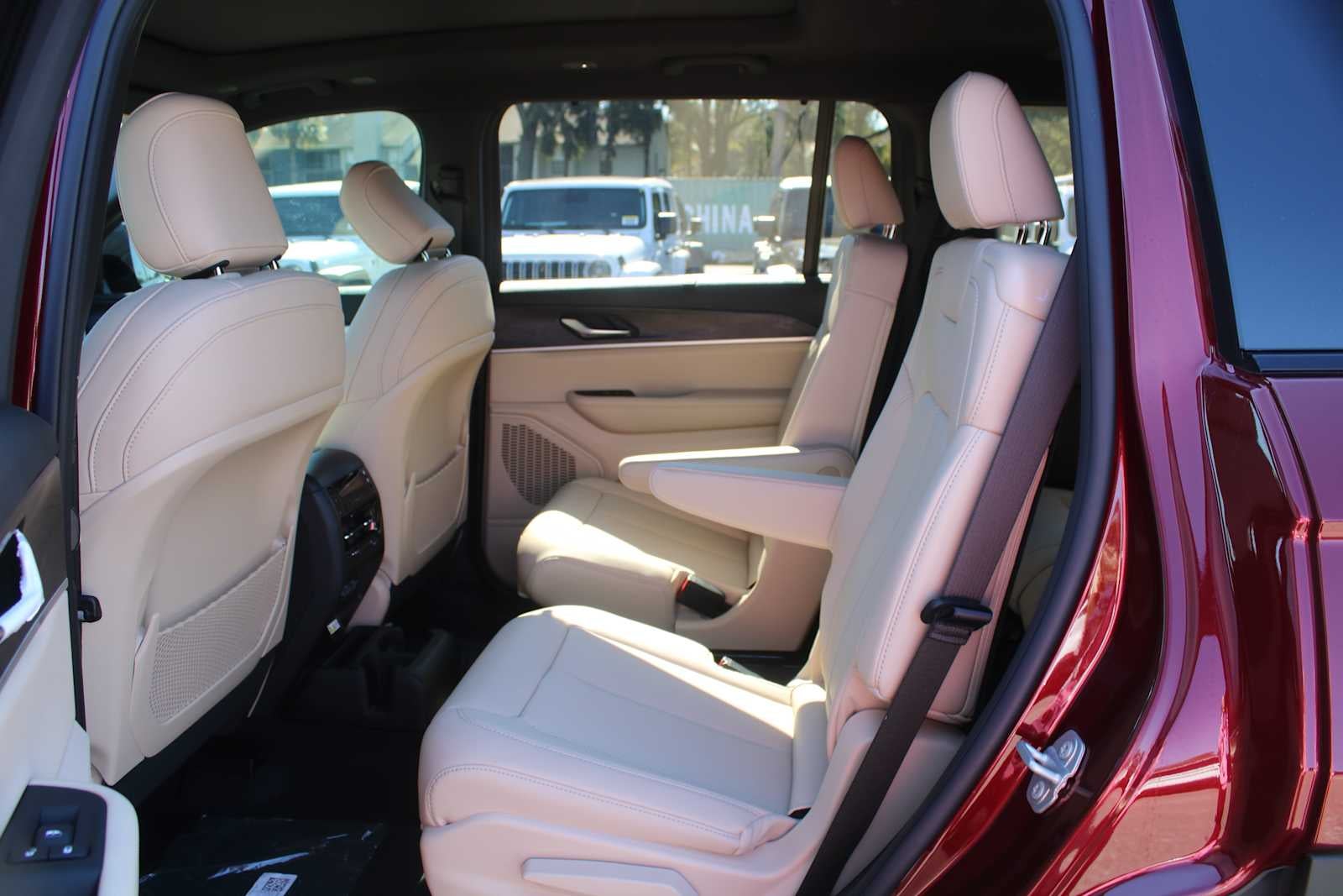 2025 Jeep Grand Cherokee GRAND CHEROKEE L LIMITED 4X2