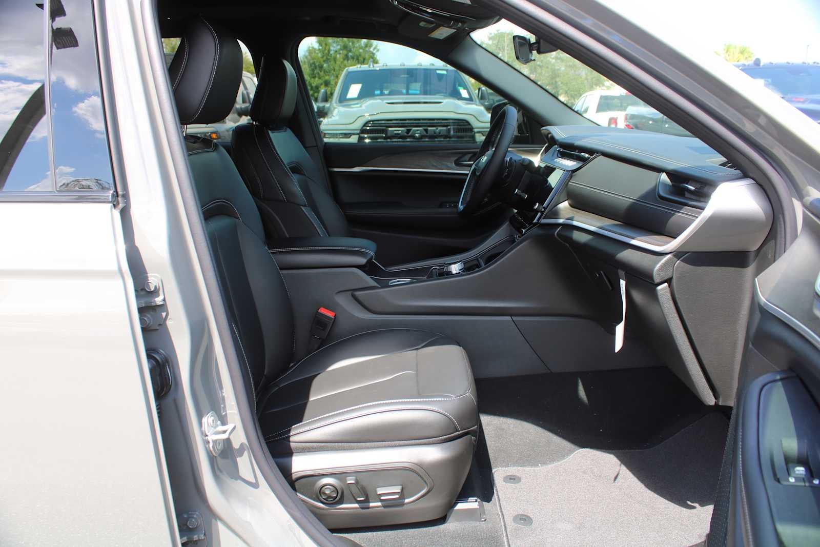 2027 Jeep Grand Cherokee L Limited