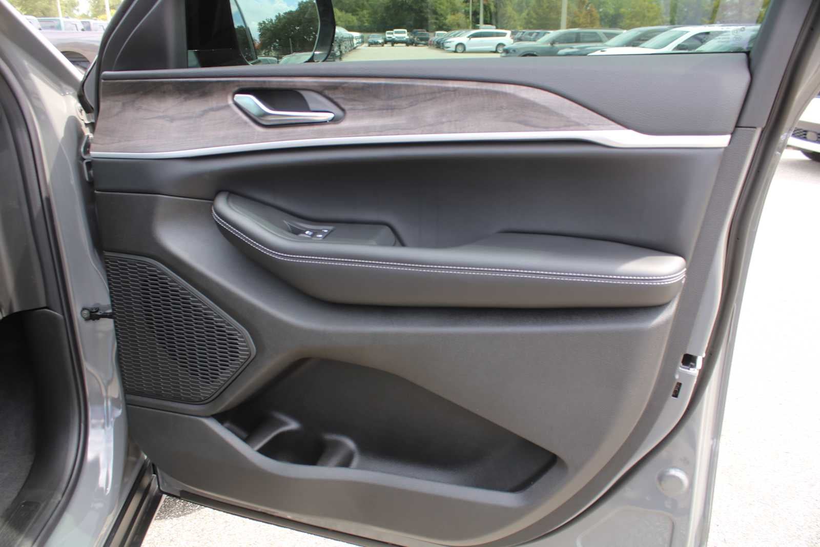 2027 Jeep Grand Cherokee L Limited
