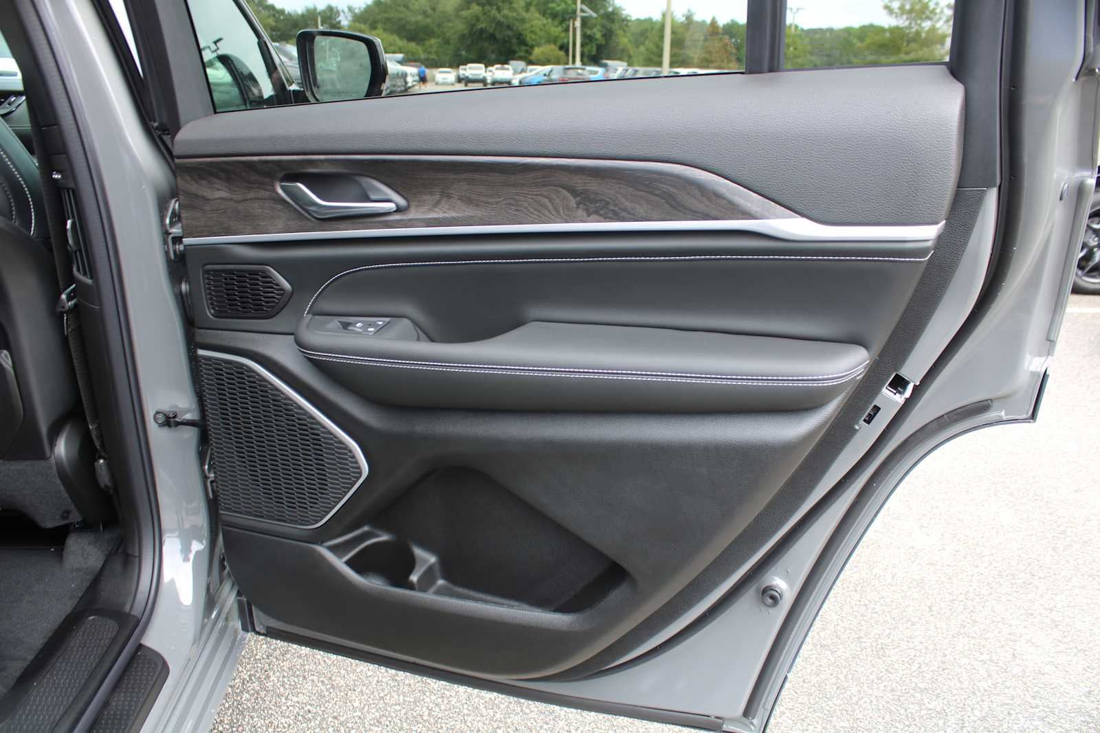 2027 Jeep Grand Cherokee L Limited Reserve