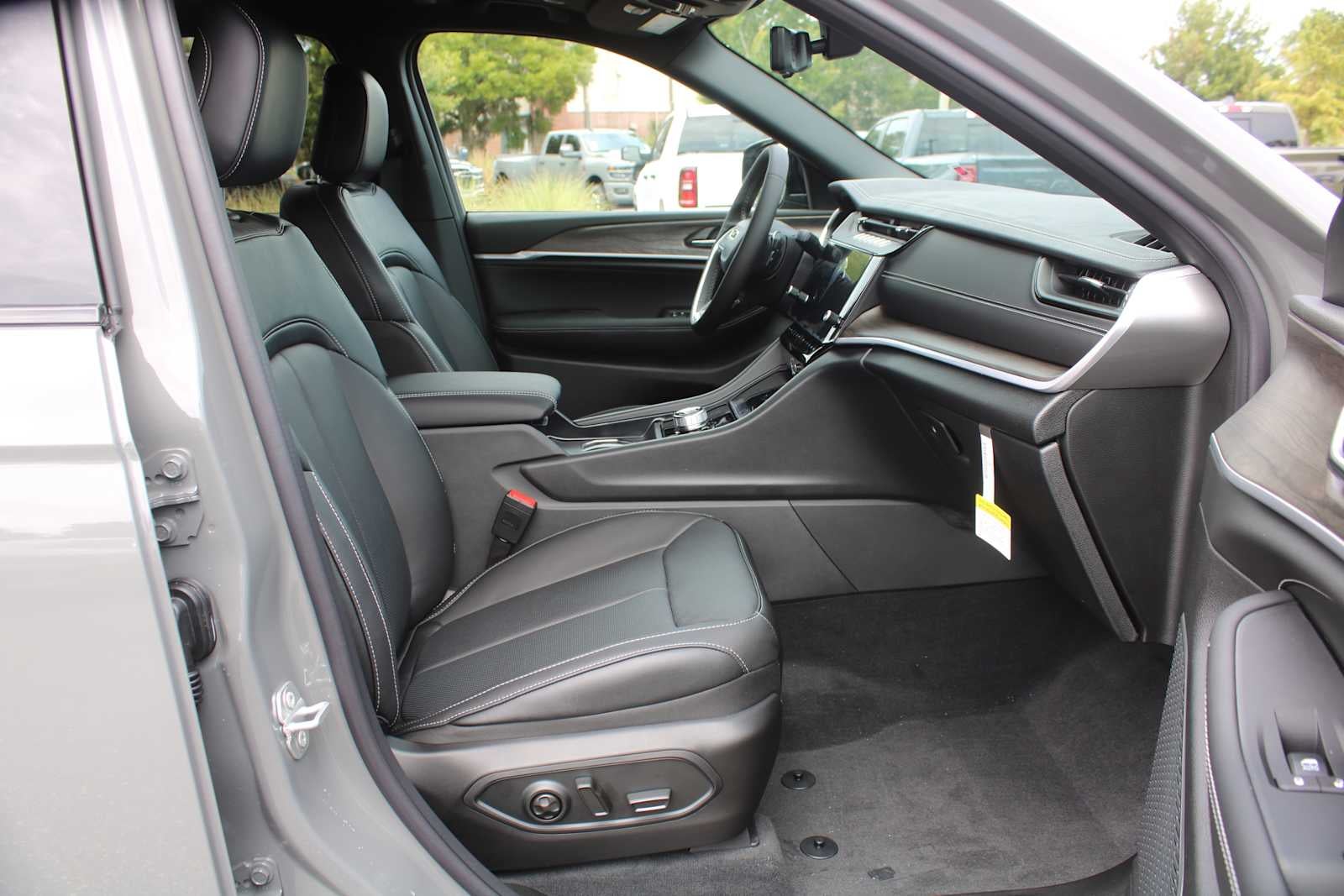 2027 Jeep Grand Cherokee L Limited Reserve
