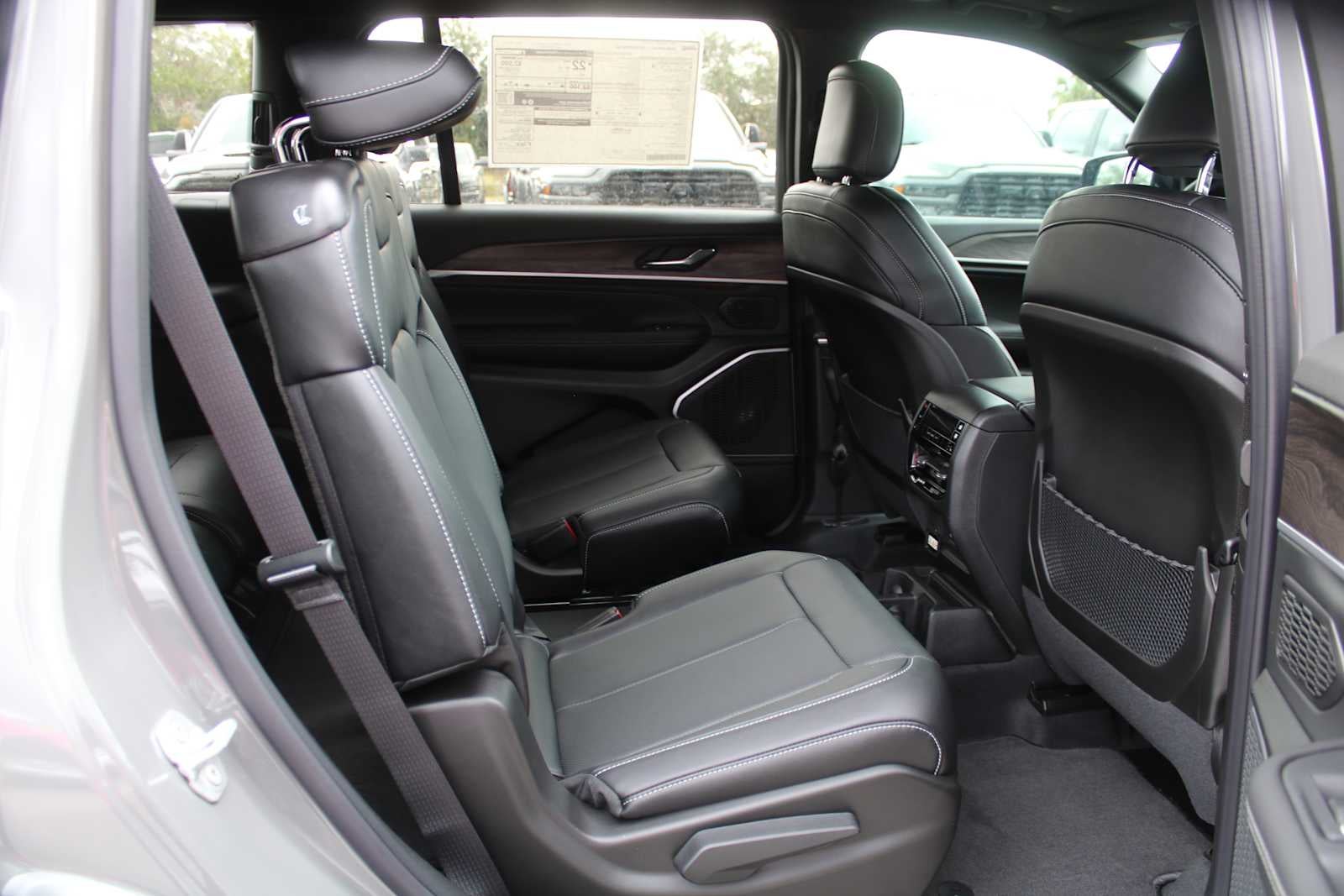 2027 Jeep Grand Cherokee L Limited Reserve
