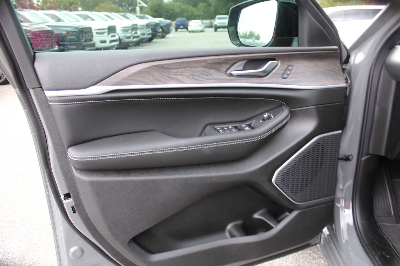 2027 Jeep Grand Cherokee L Limited Reserve