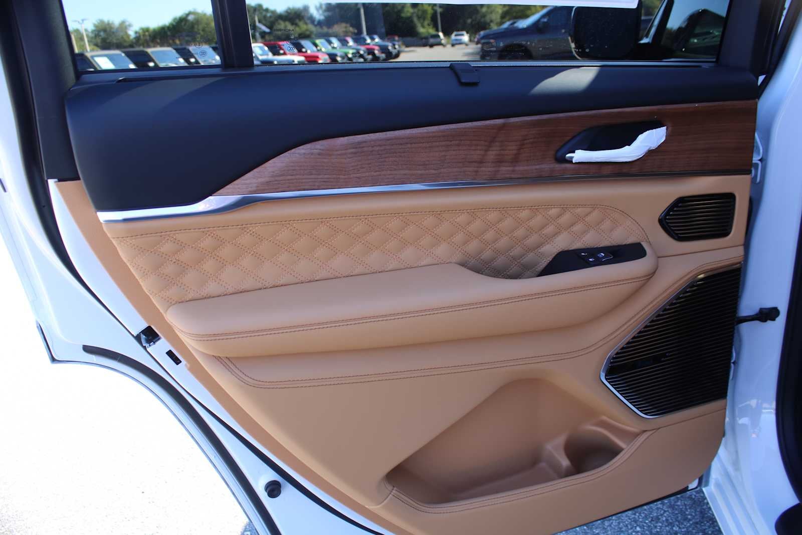 2025 Jeep Grand Cherokee GRAND CHEROKEE L SUMMIT RESERVE 4X4