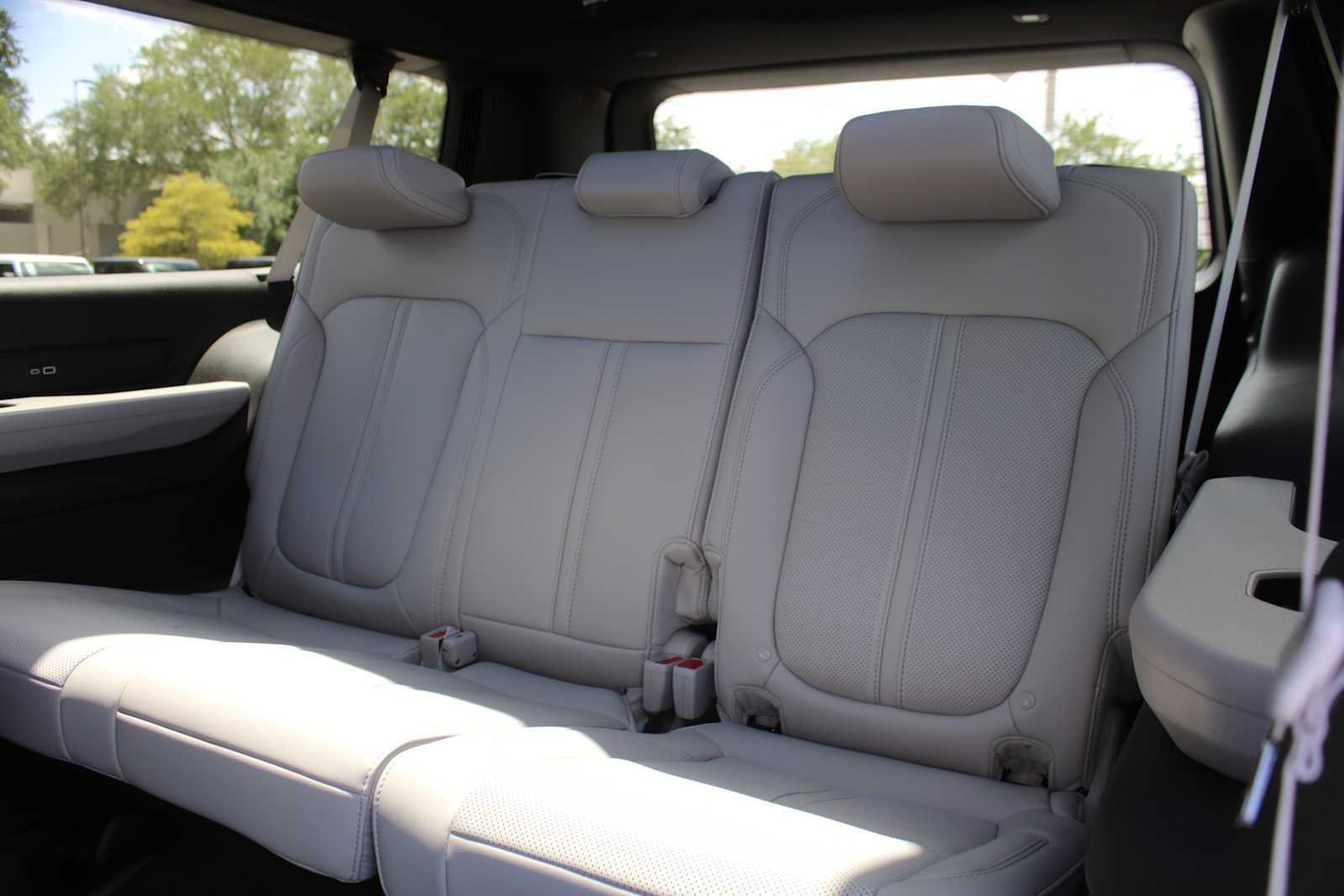 2026 Jeep Grand Wagoneer L 4x4