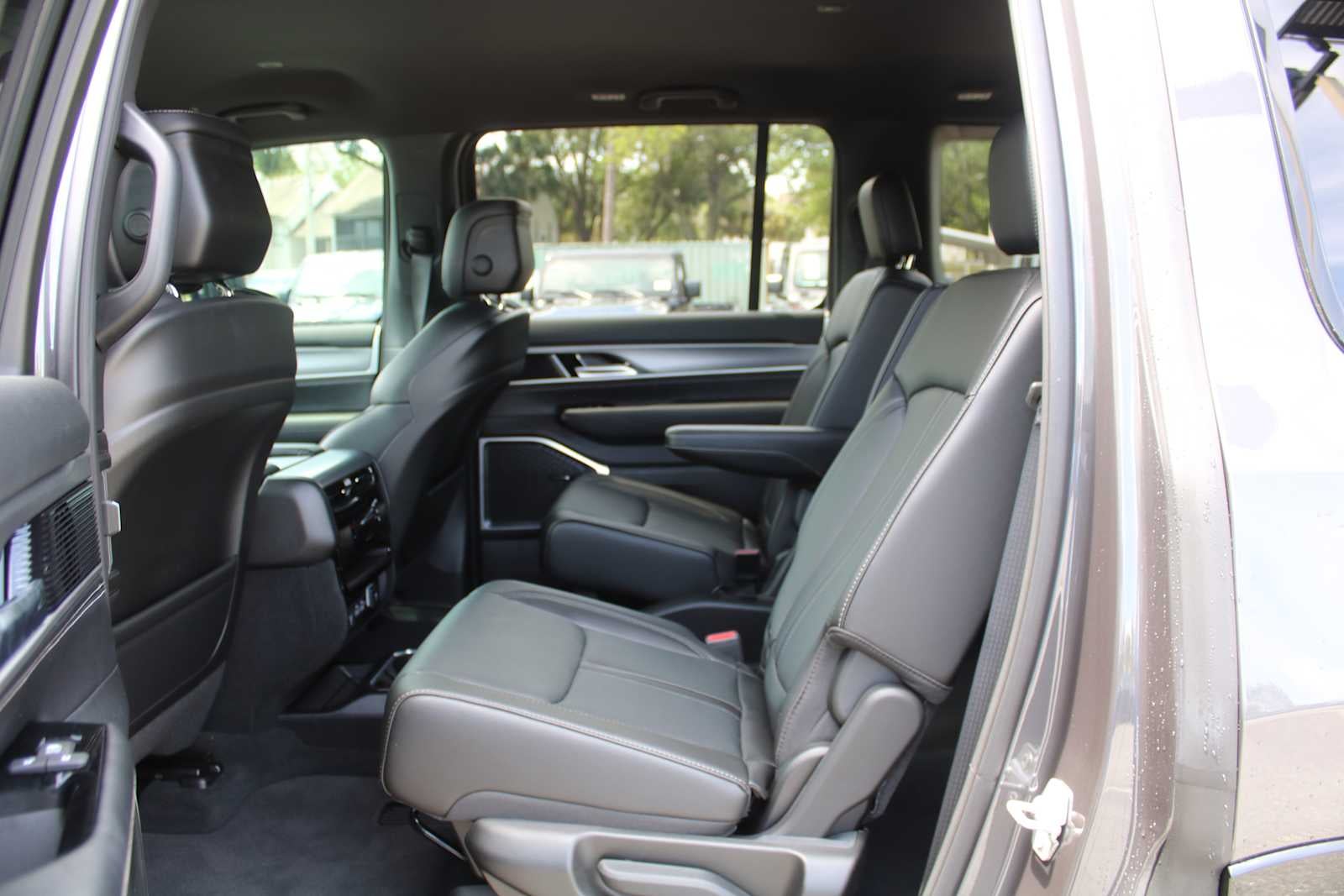 2026 Jeep Grand Wagoneer 4x2