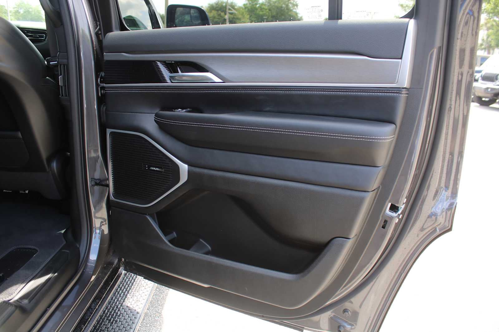 2026 Jeep Grand Wagoneer 4x2