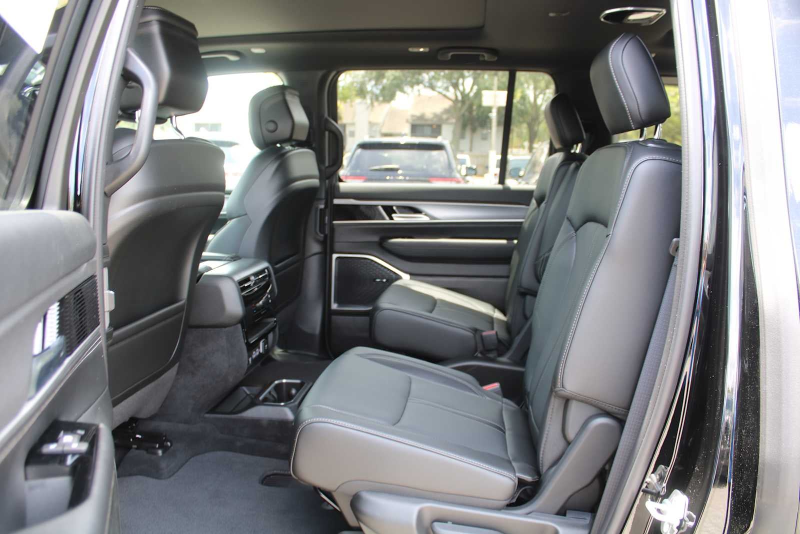 2026 Jeep Grand Wagoneer 4x2