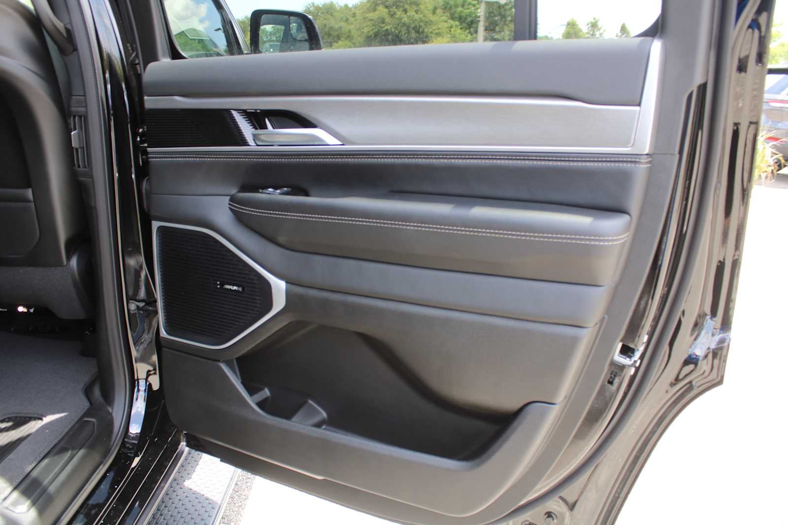 2026 Jeep Grand Wagoneer 4x2