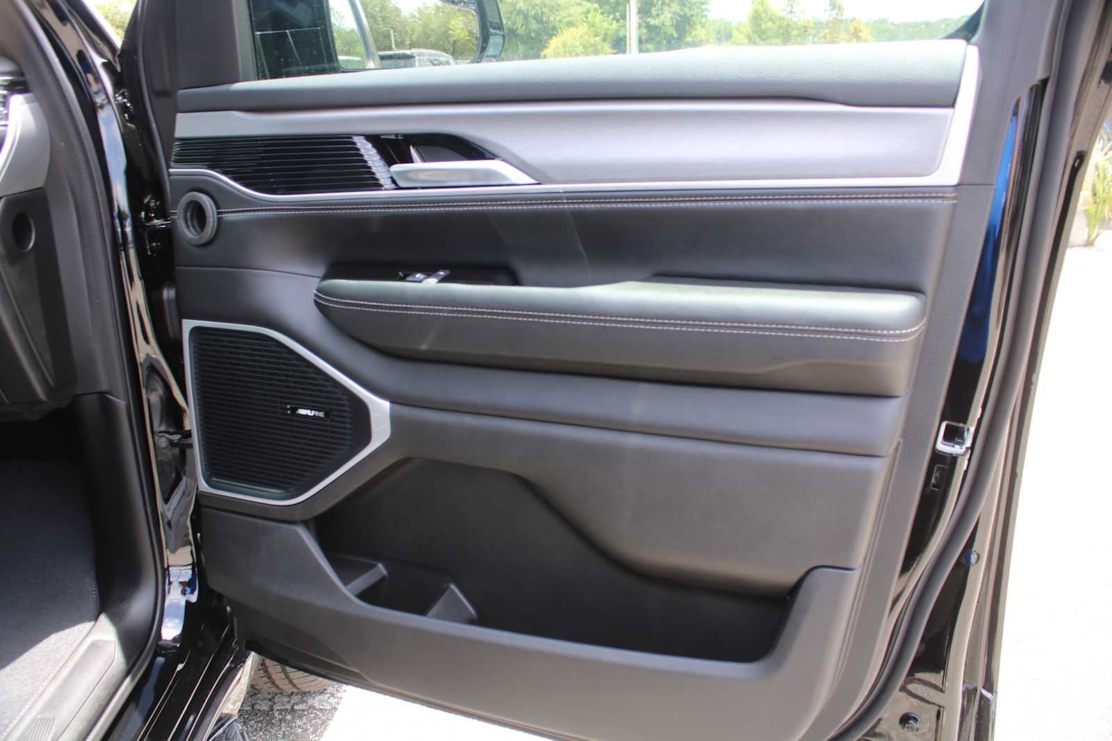 2026 Jeep Grand Wagoneer 4x2