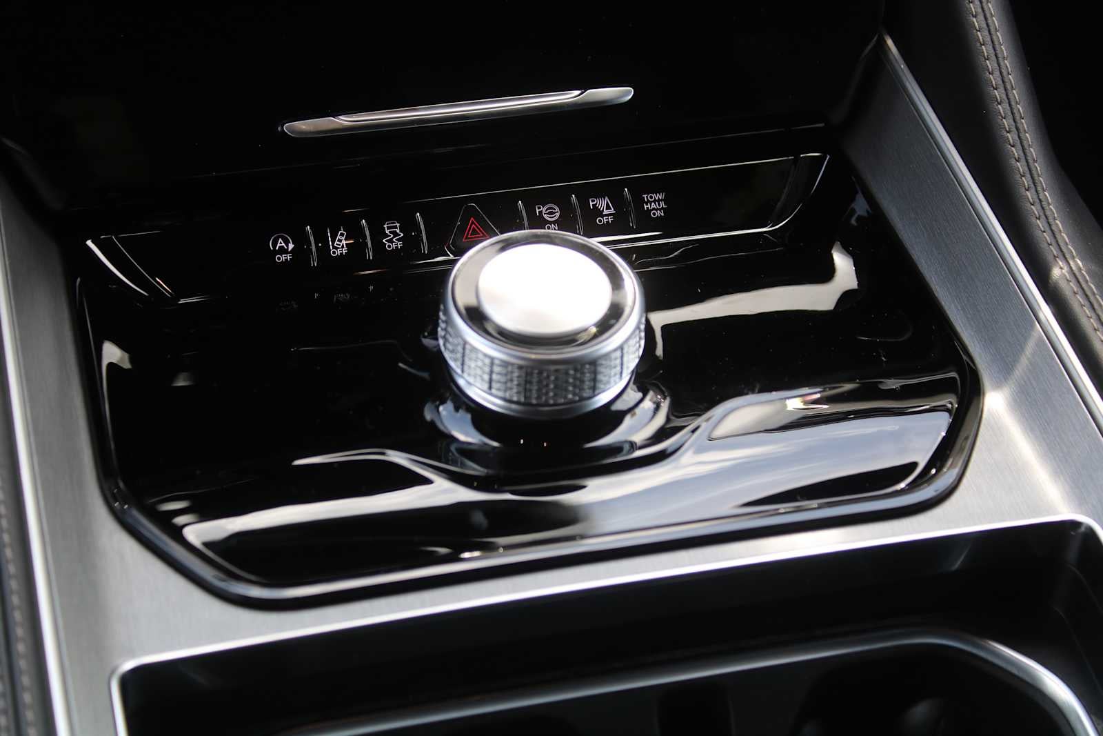 2026 Jeep Grand Wagoneer 4x2