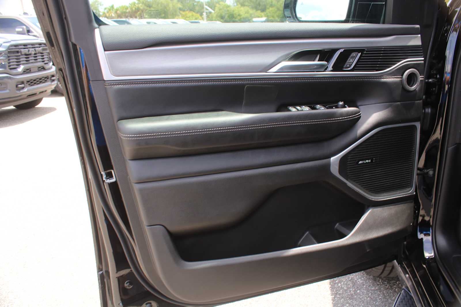 2026 Jeep Grand Wagoneer 4x2