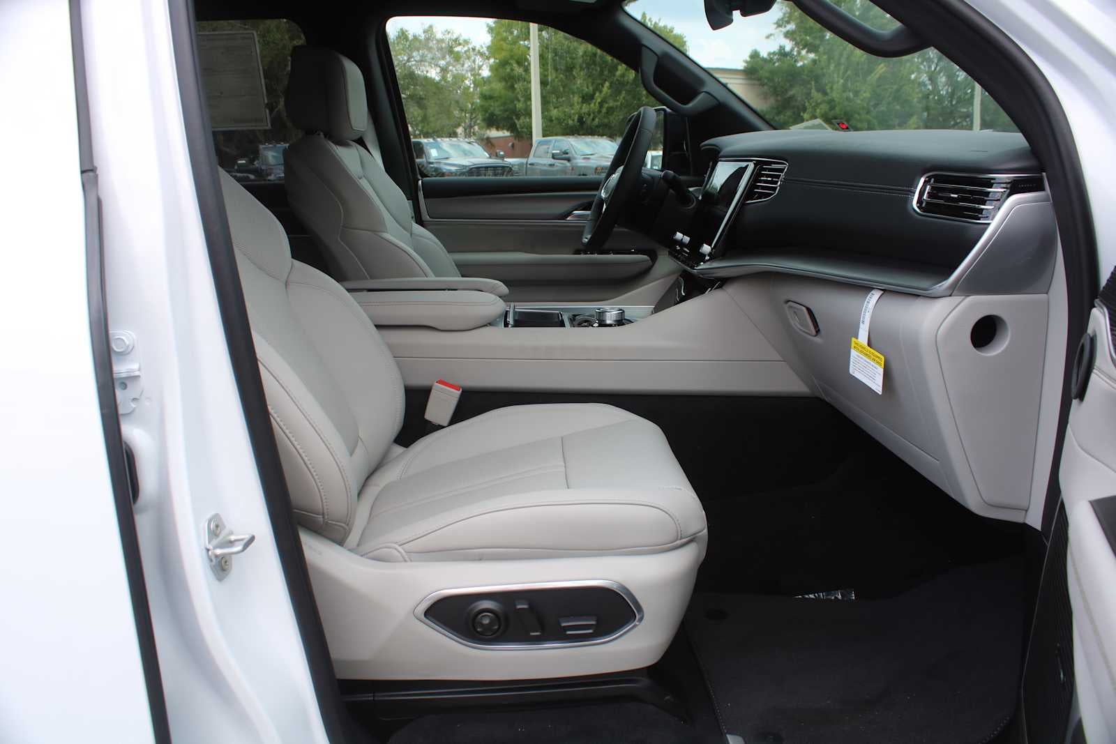 2026 Jeep Grand Wagoneer 4x2