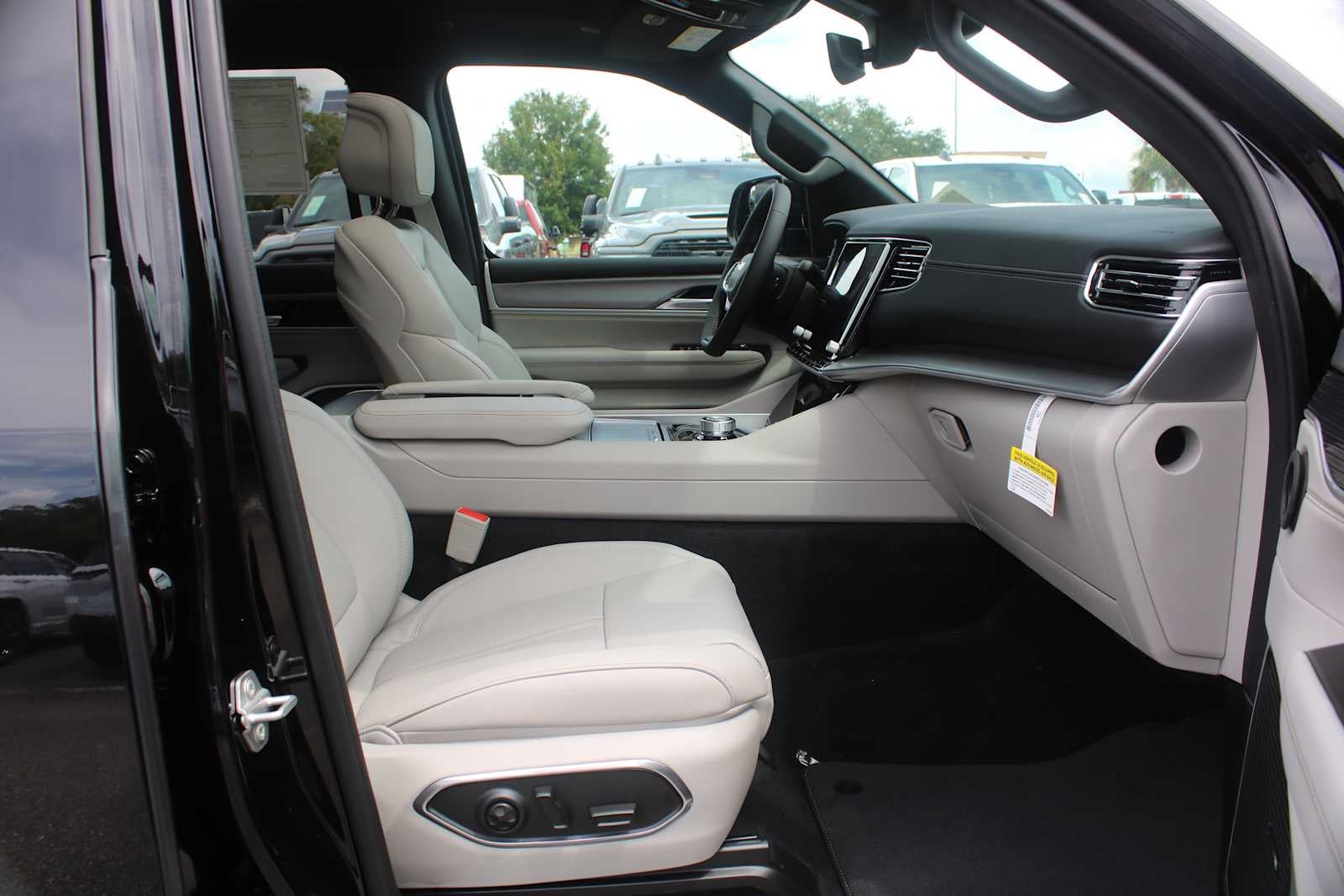 2026 Jeep Grand Wagoneer 4x2