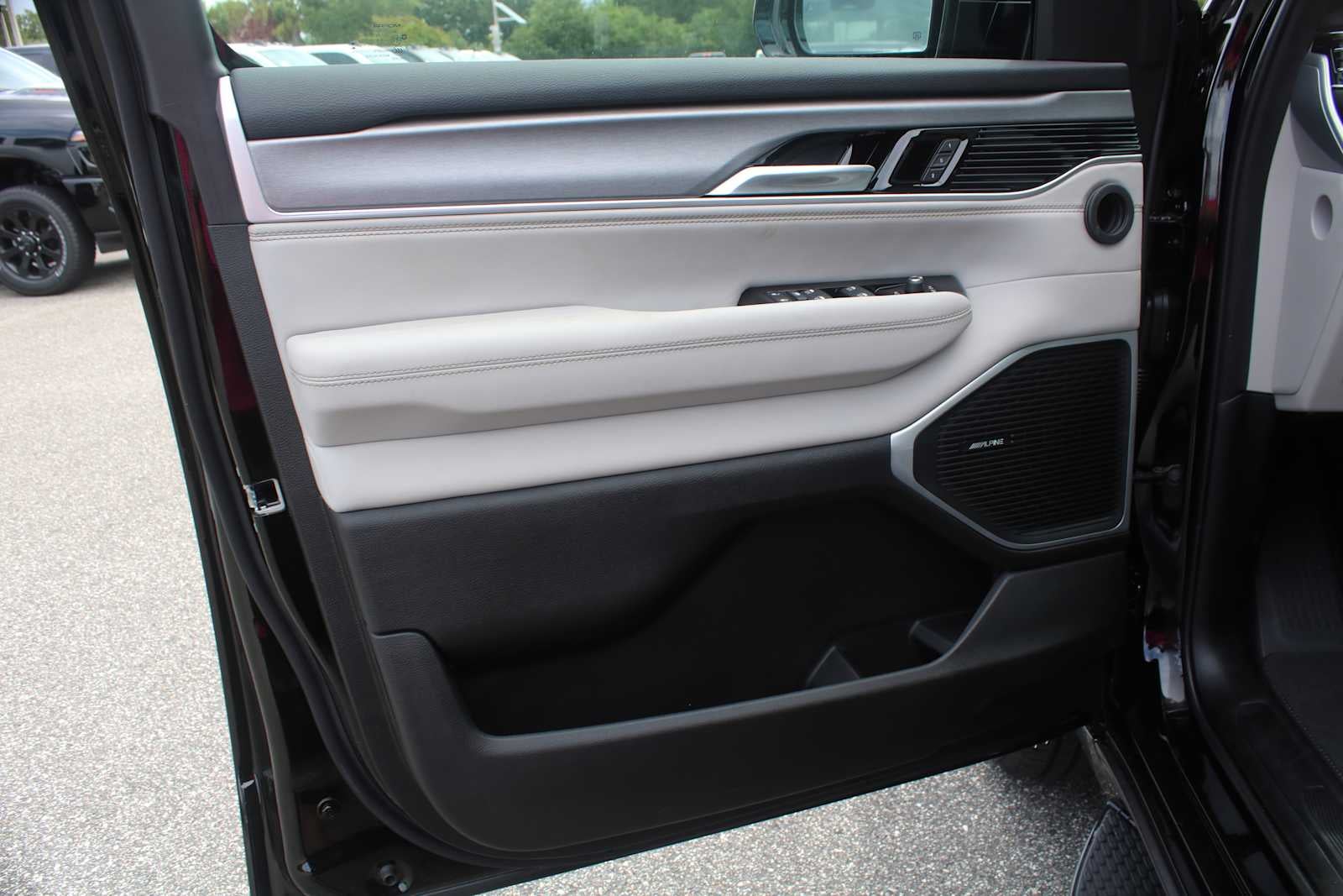 2026 Jeep Grand Wagoneer 4x2