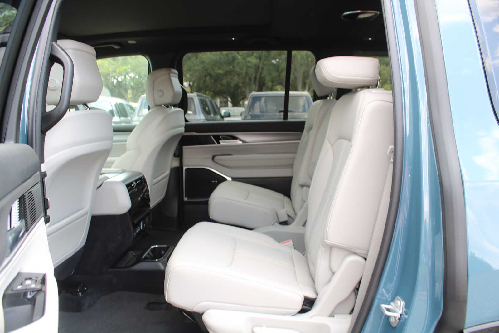 2026 Jeep Grand Wagoneer 4x2