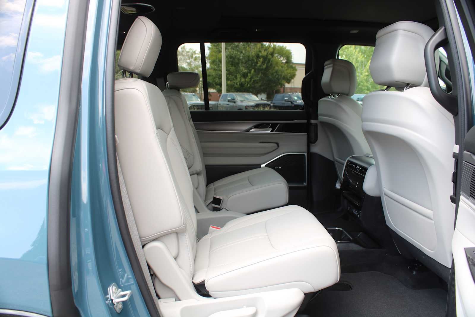 2026 Jeep Grand Wagoneer 4x2