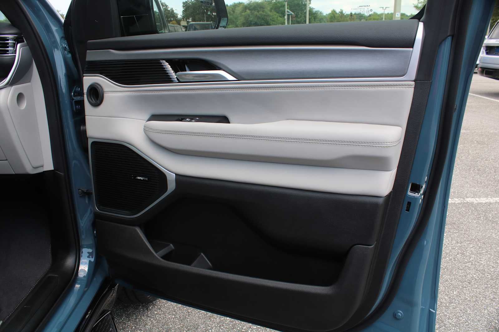 2026 Jeep Grand Wagoneer 4x2