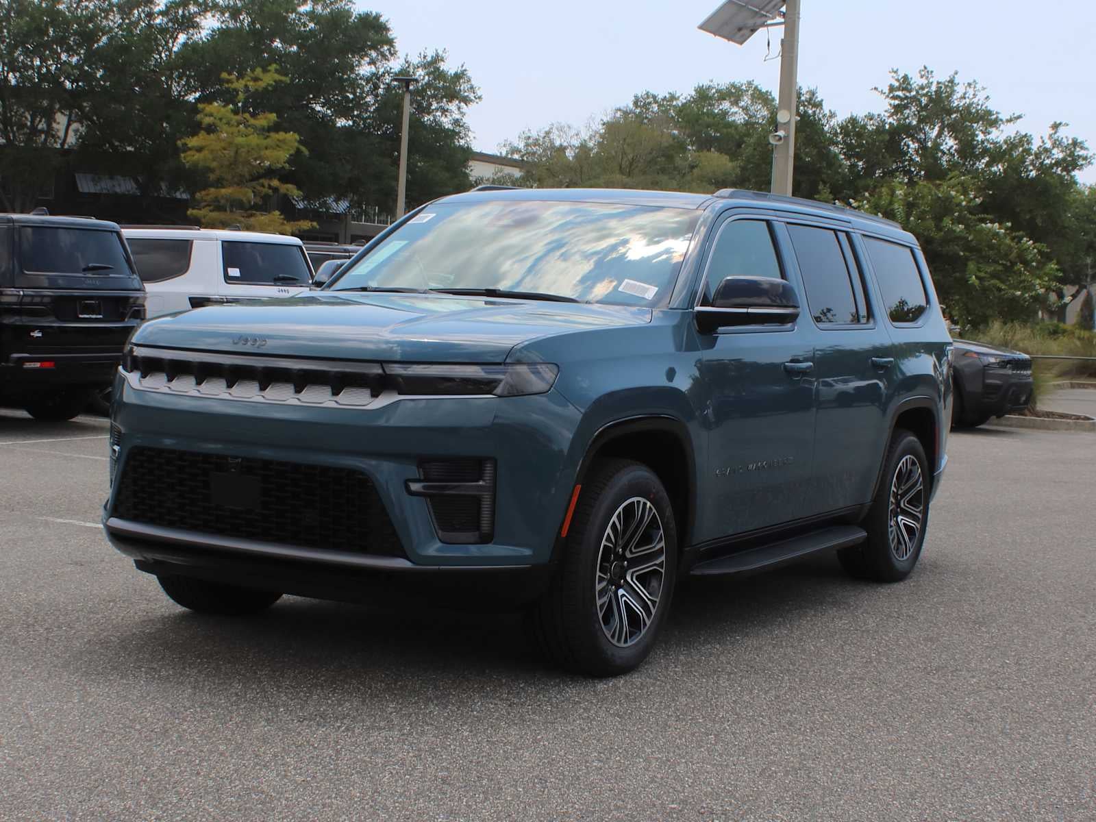 2026 Jeep Grand Wagoneer 4x2