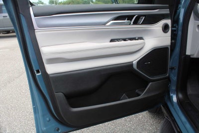 2026 Jeep Grand Wagoneer 4x2