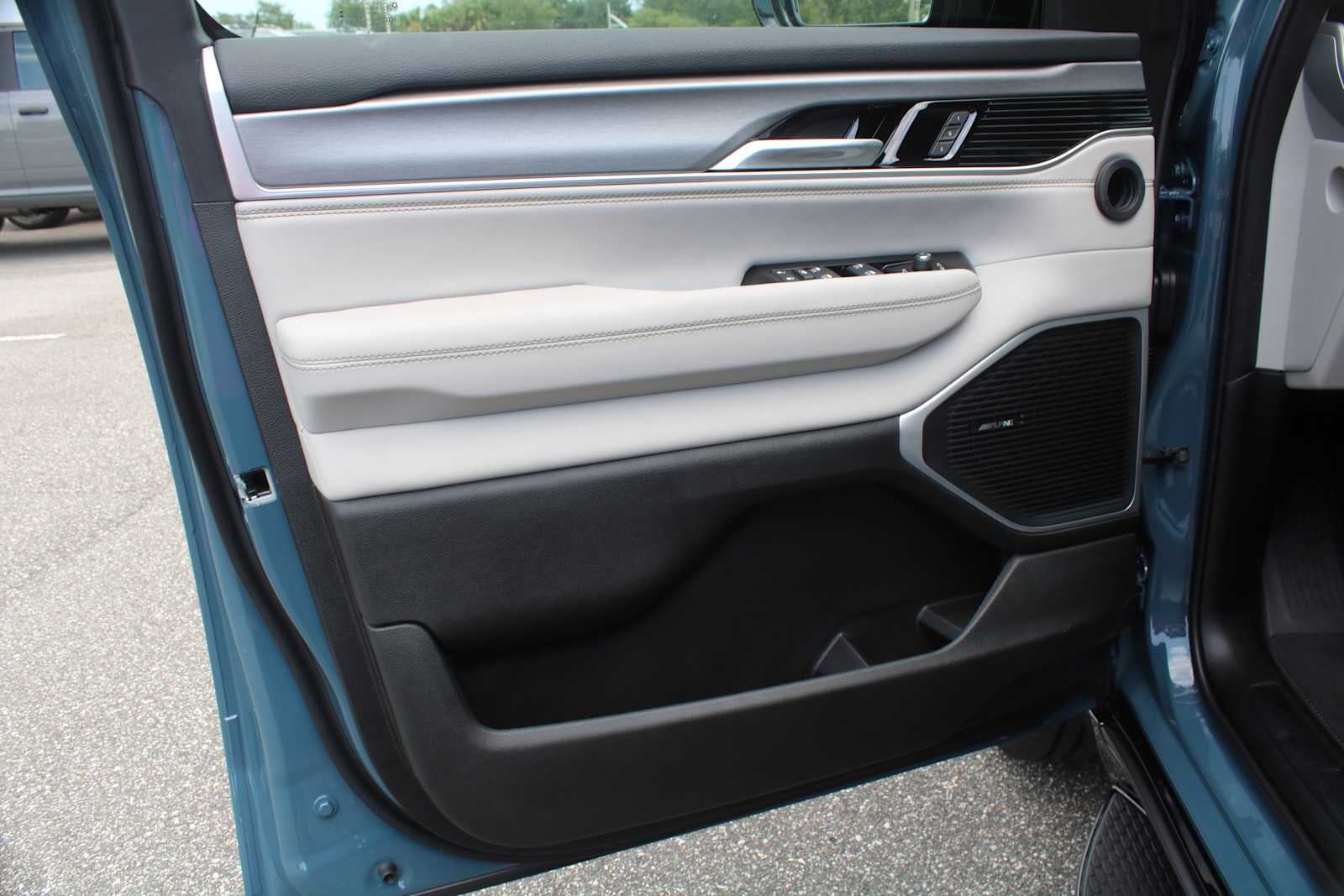 2026 Jeep Grand Wagoneer 4x2