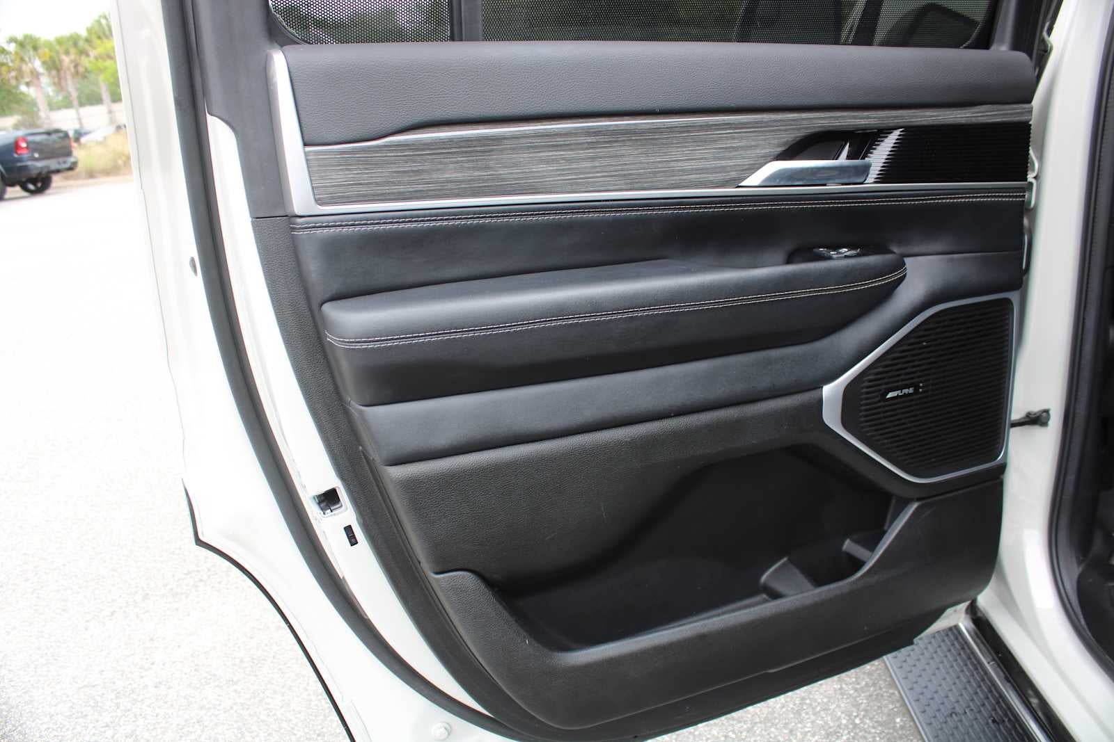 2022 Jeep Wagoneer Series II 4x2