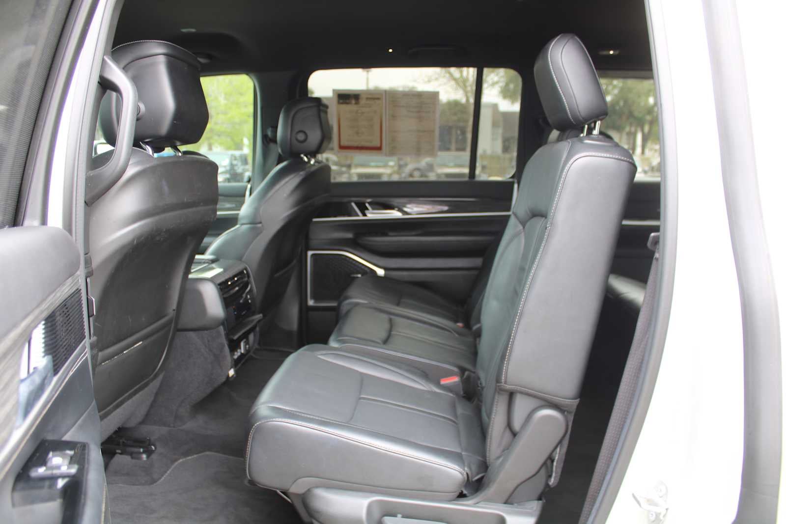 2022 Jeep Wagoneer Series II 4x2