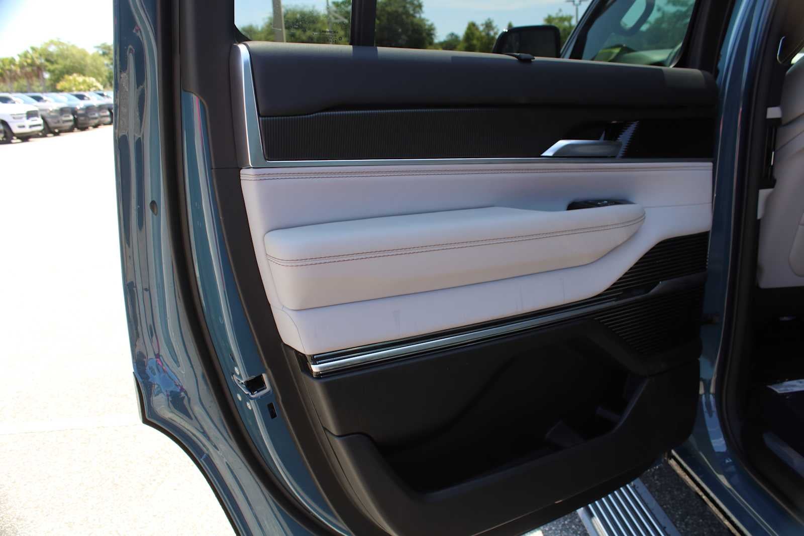 2026 Jeep Grand Wagoneer Summit Obsidian
