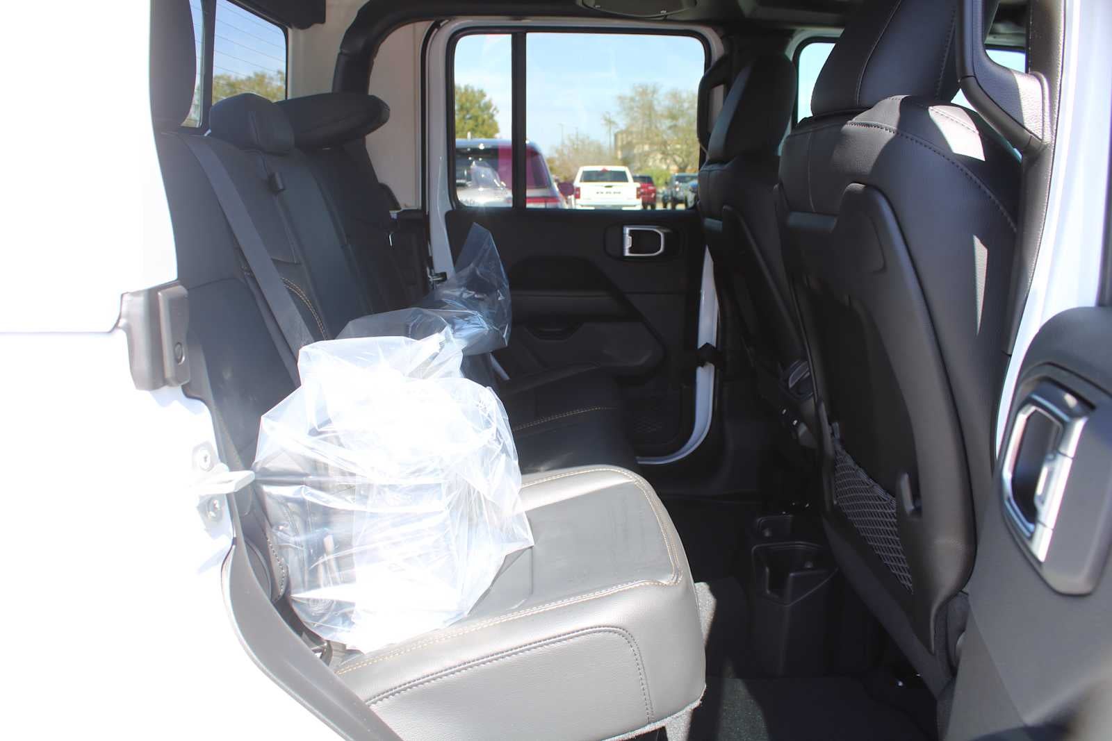 2026 Jeep Gladiator GLADIATOR SAHARA 4X4