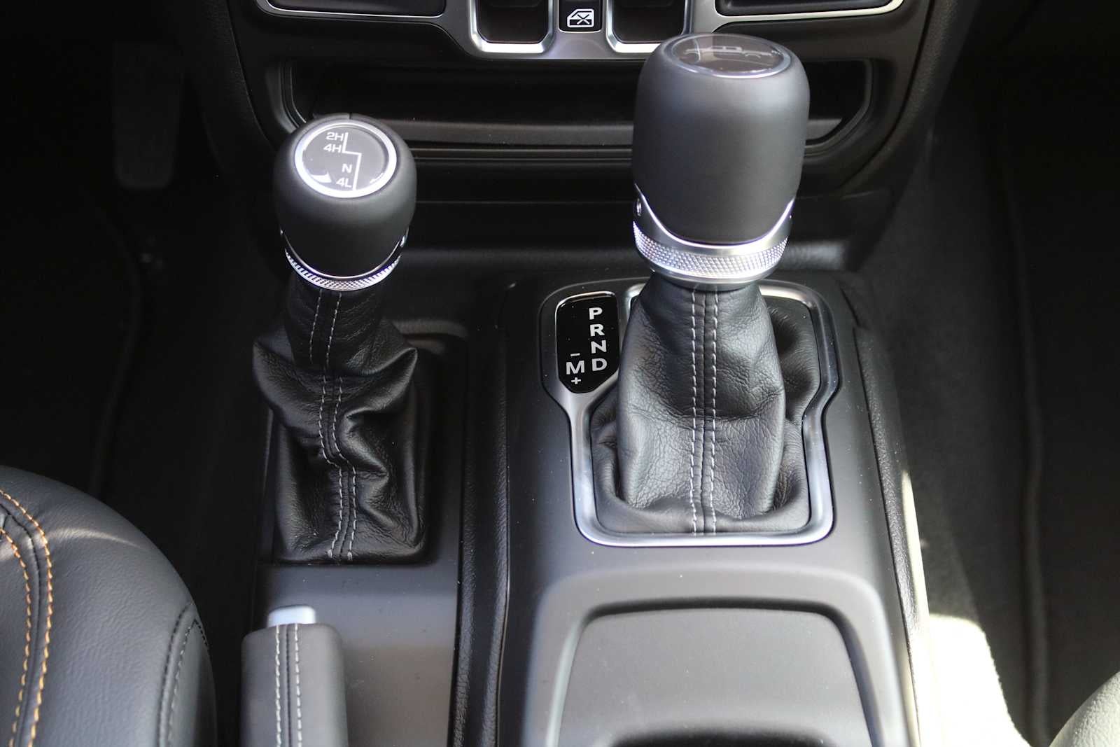 2026 Jeep Gladiator GLADIATOR SAHARA 4X4