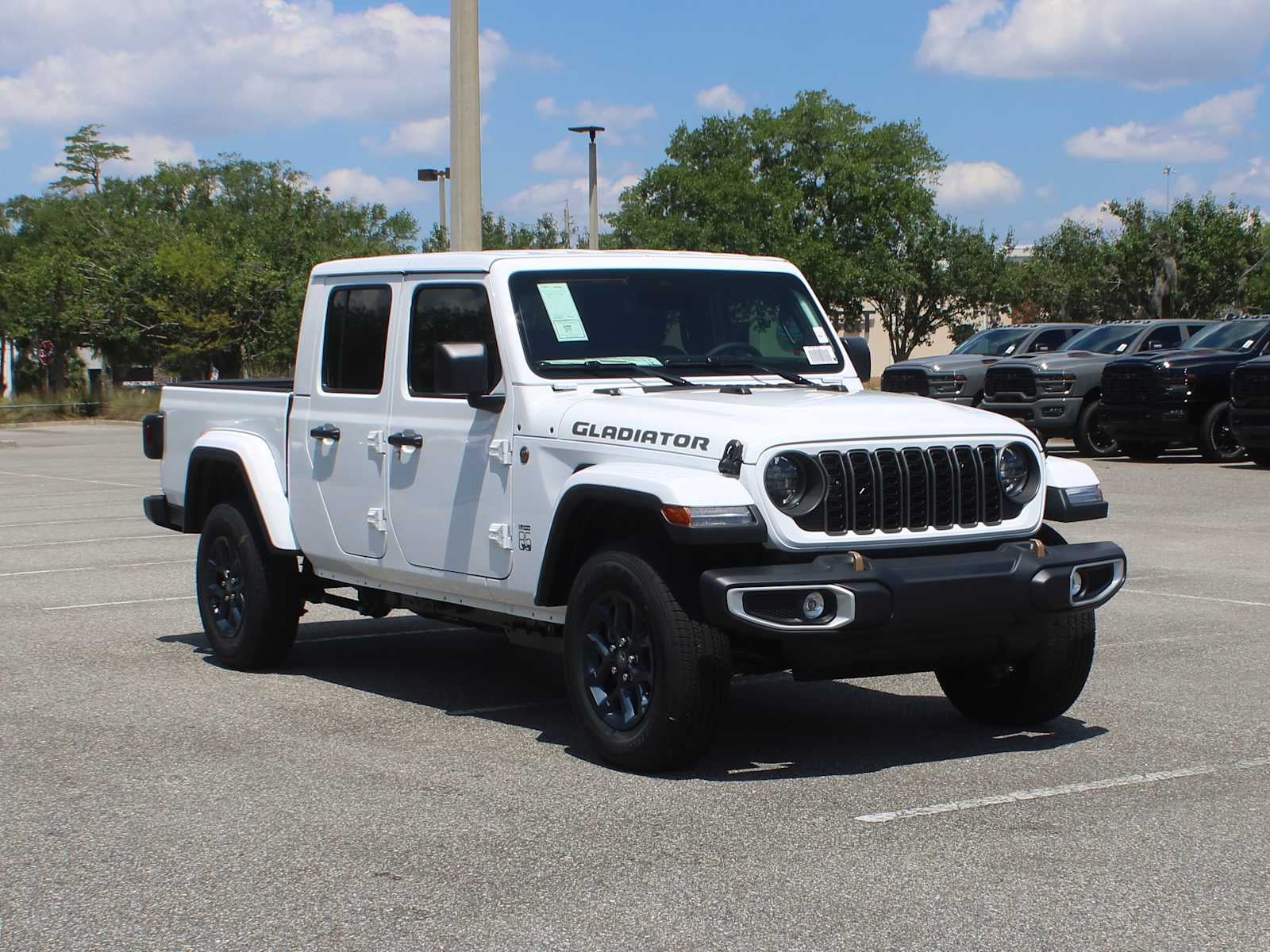 2026 Jeep Gladiator 85th Anniversary Edition Auto's photo