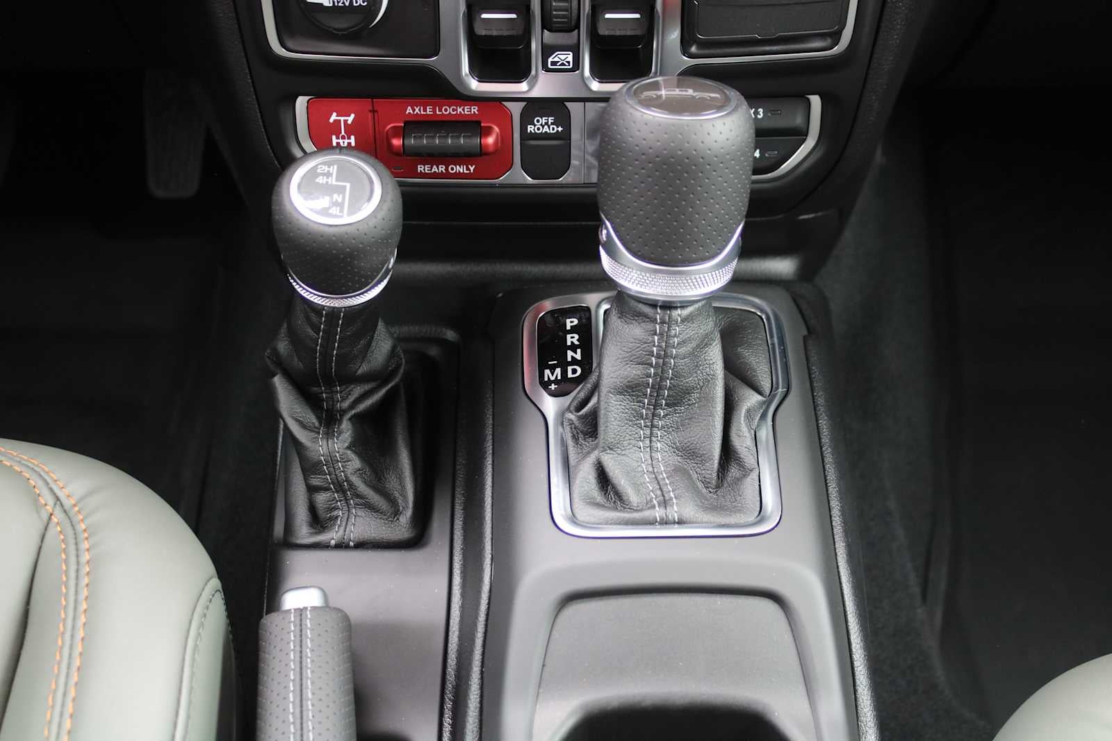 2025 Jeep Gladiator GLADIATOR MOJAVE 4X4