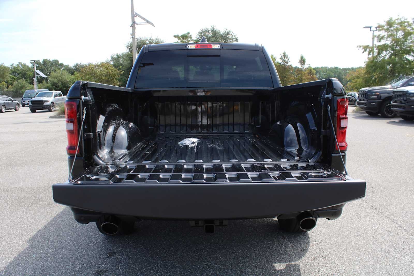 2026 RAM Ram 1500 RAM 1500 LARAMIE CREW CAB 4X2 5'7' BOX