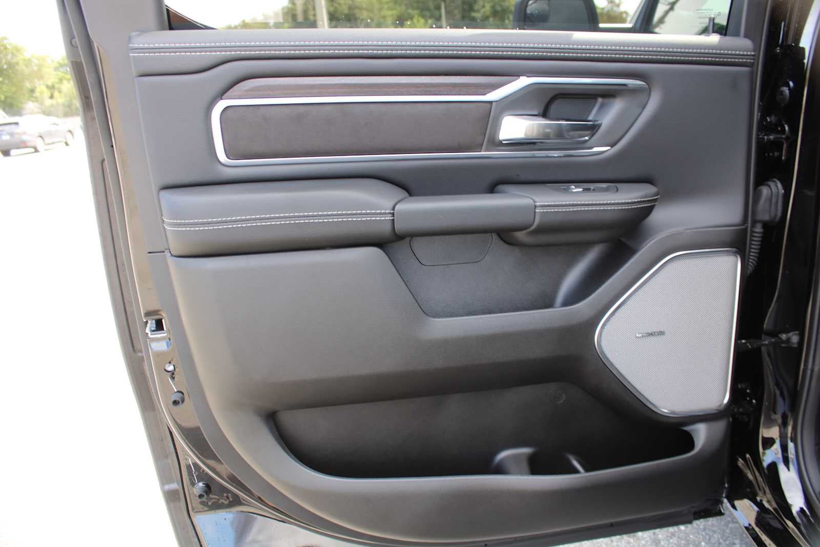 2026 RAM Ram 1500 RAM 1500 LARAMIE CREW CAB 4X2 5'7' BOX