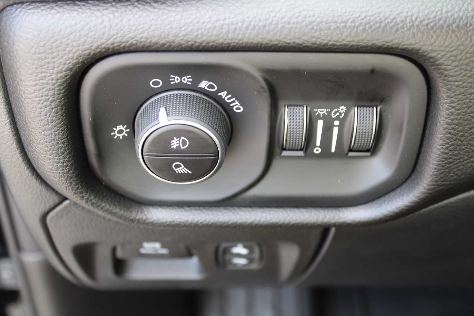 2026 RAM Ram 1500 RAM 1500 LARAMIE CREW CAB 4X2 5'7' BOX