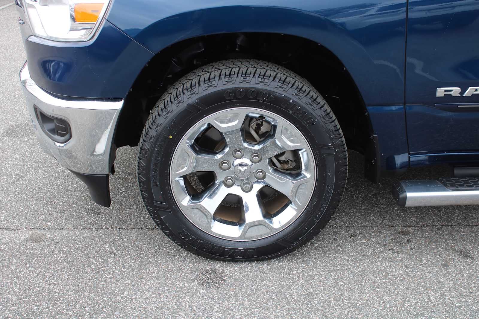 2022 RAM 1500 Big Horn Crew Cab 4x4 5'7' Box