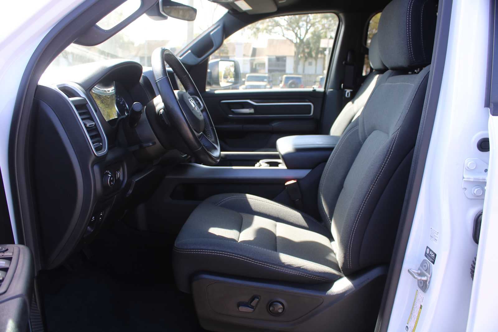 2022 RAM 1500 Big Horn Crew Cab 4x4 5'7' Box