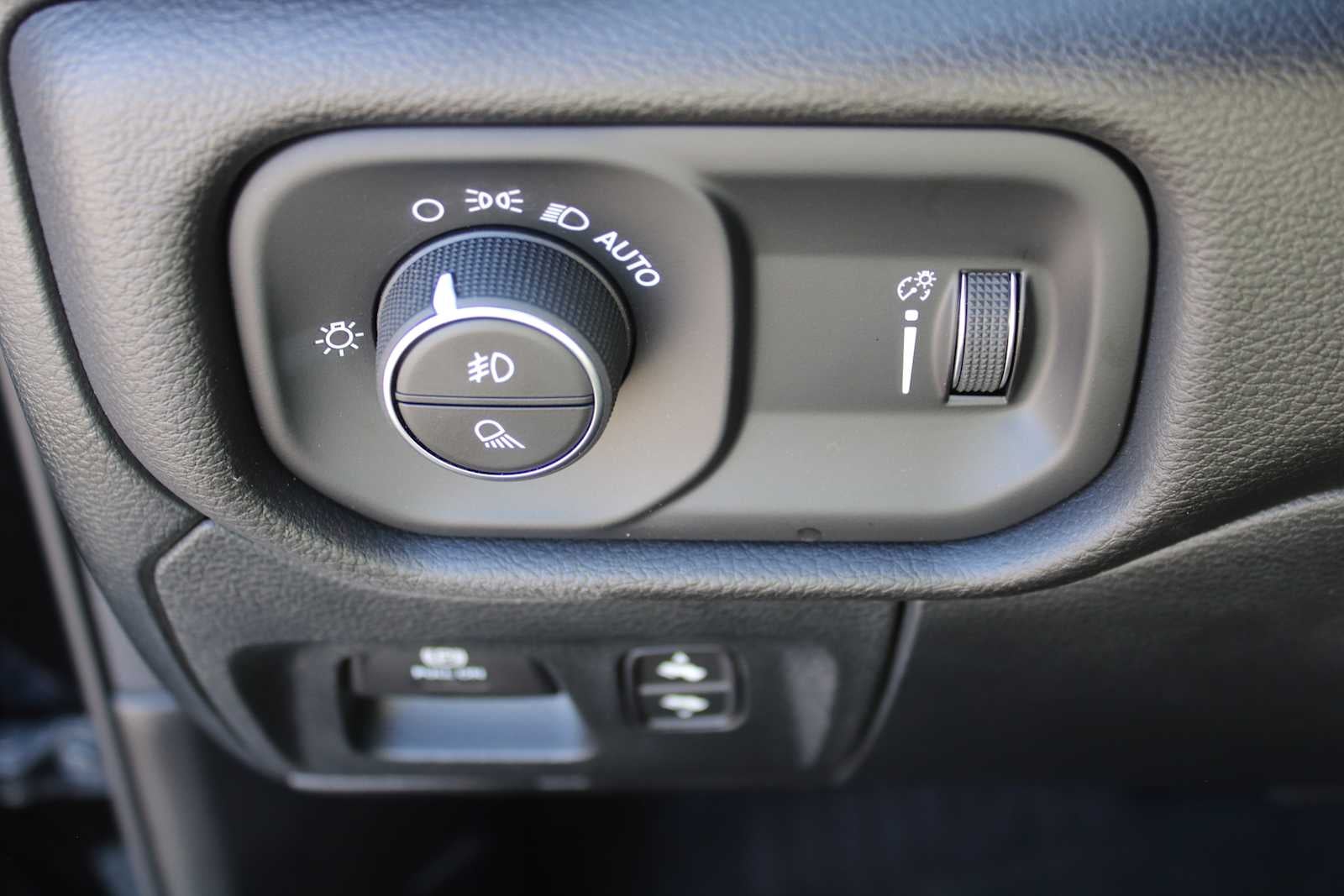 2024 RAM 1500 Big Horn Crew Cab 4x4 5'7' Box