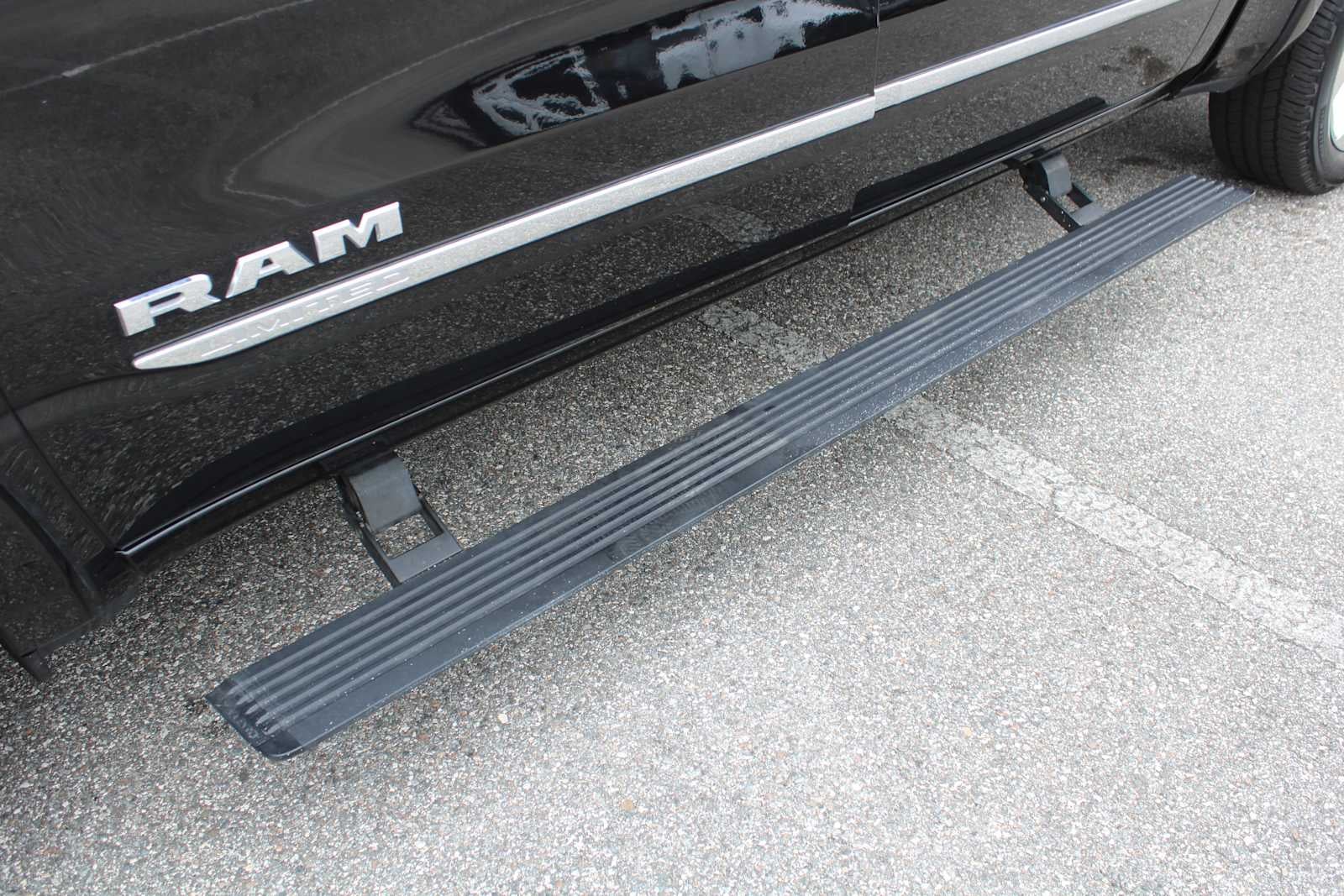 2022 RAM 1500 Limited Crew Cab 4x4 5'7' Box