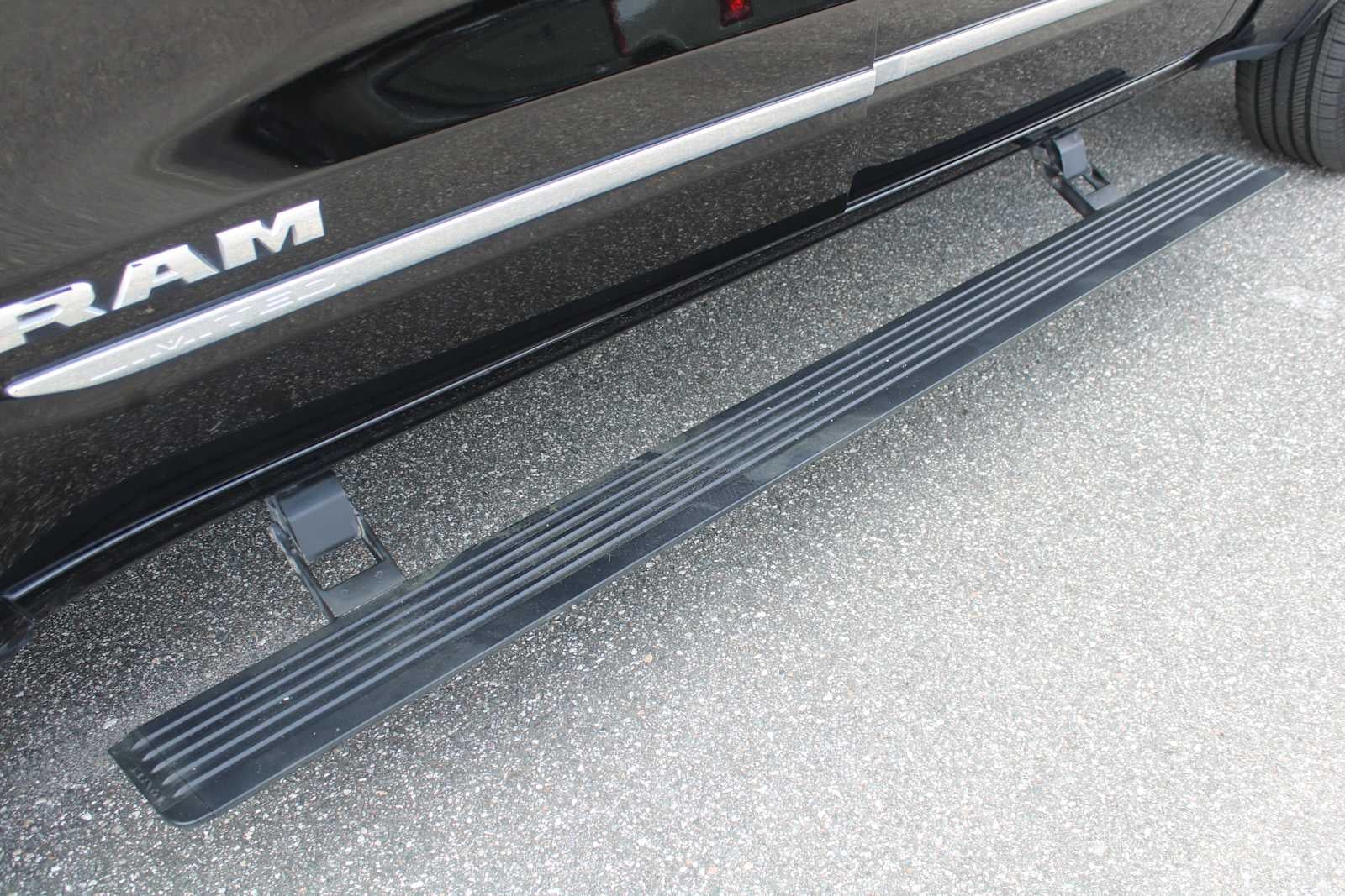 2020 RAM 1500 Limited Crew Cab 4x4 5'7' Box