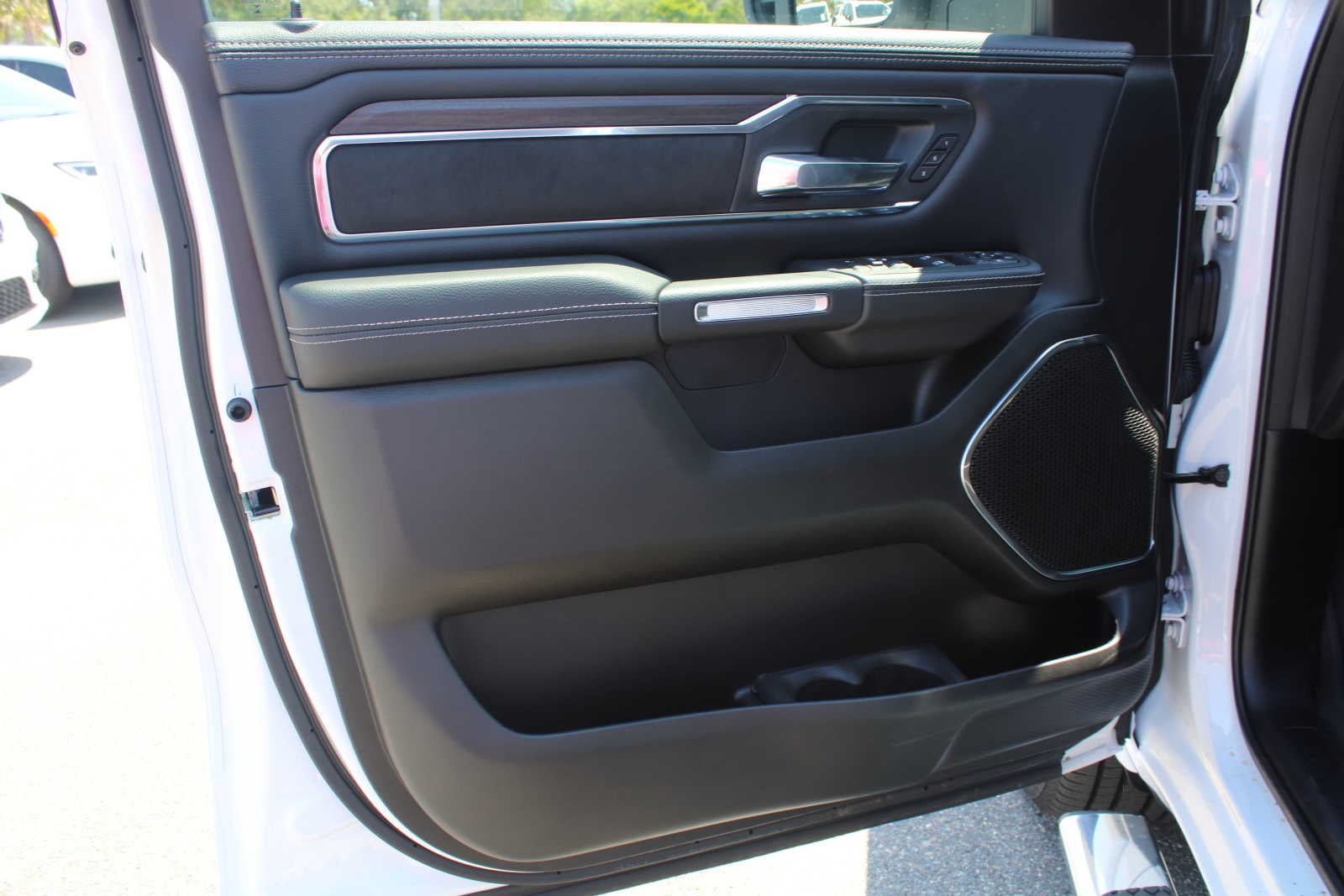 2025 RAM Ram 1500 RAM 1500 LARAMIE CREW CAB 4X4 5'7' BOX