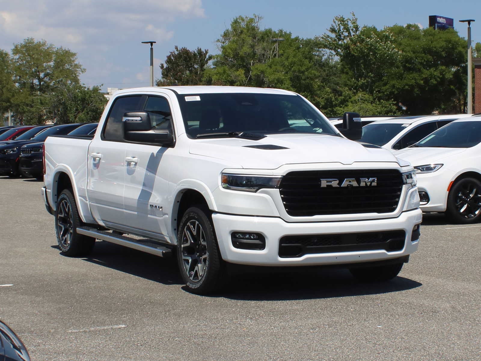 2025 RAM Ram 1500 RAM 1500 LARAMIE CREW CAB 4X4 5'7' BOX
