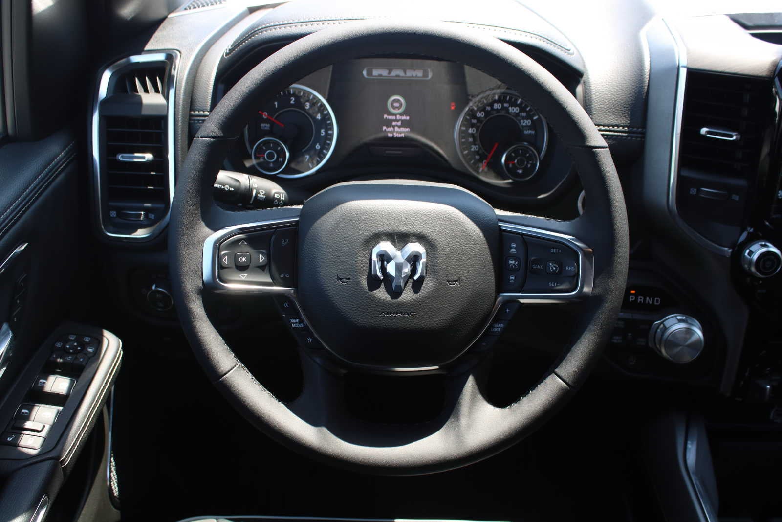 2025 RAM Ram 1500 RAM 1500 LARAMIE CREW CAB 4X4 5'7' BOX