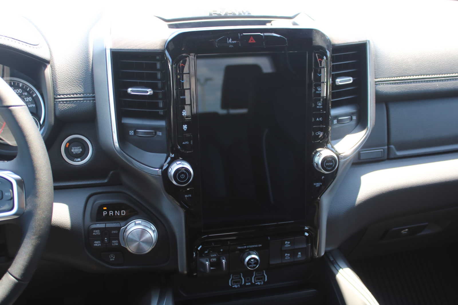 2025 RAM Ram 1500 RAM 1500 LARAMIE CREW CAB 4X4 5'7' BOX